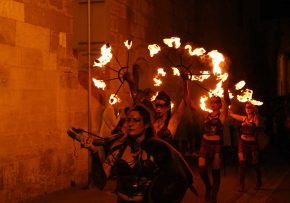 amazone-spectacle-feu